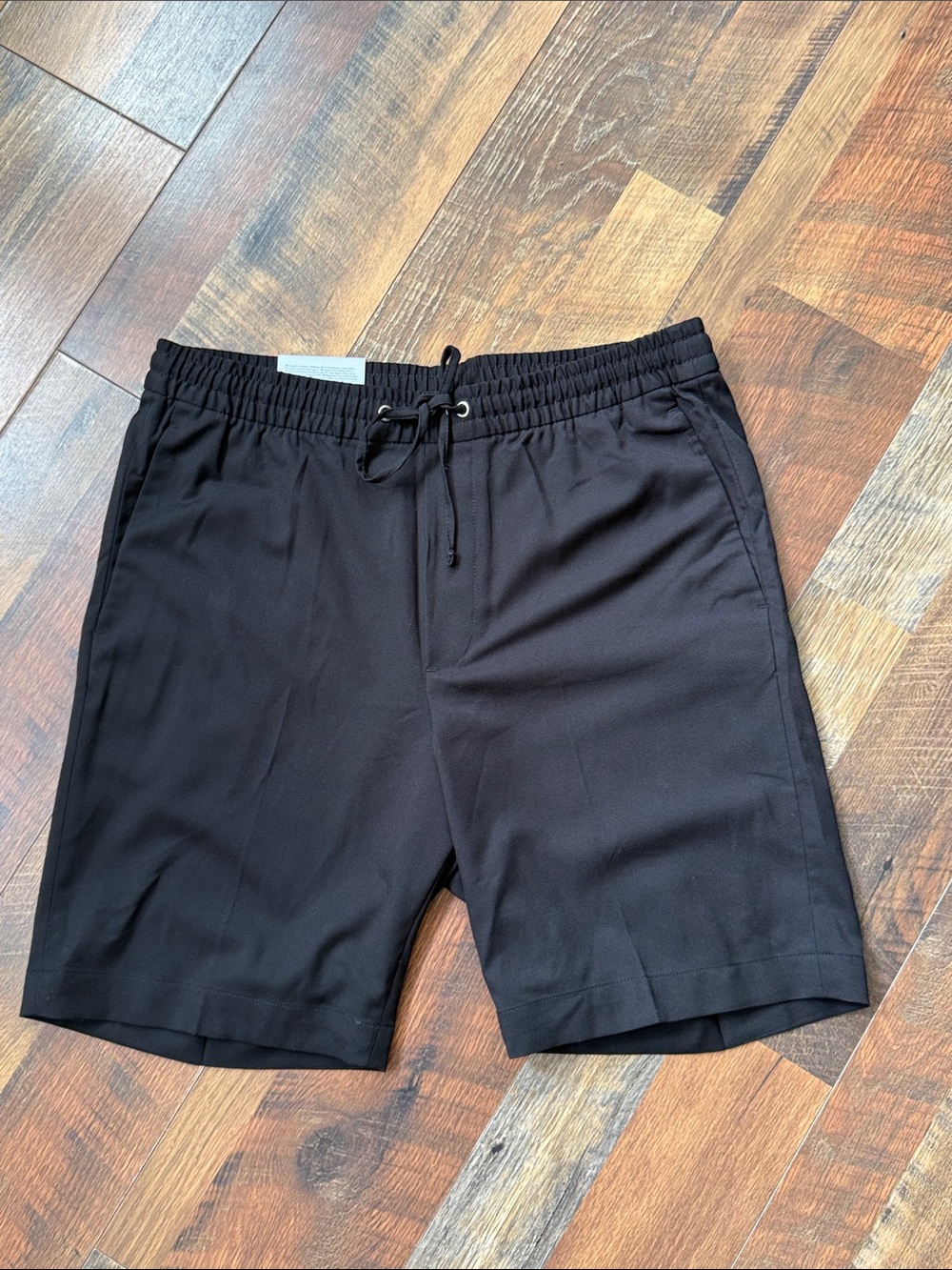 NWT H&M Regular Fit Mid-Length Drawstring Shorts Black Size Medium